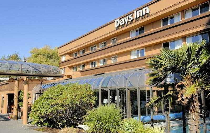 Hotel Days By Wyndham On The Harbour Victoria