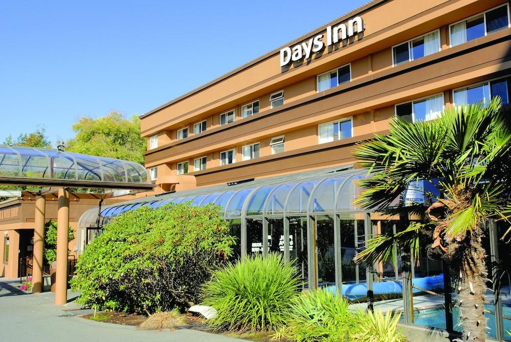 Days By Wyndham On The Harbour Hotel Victoria