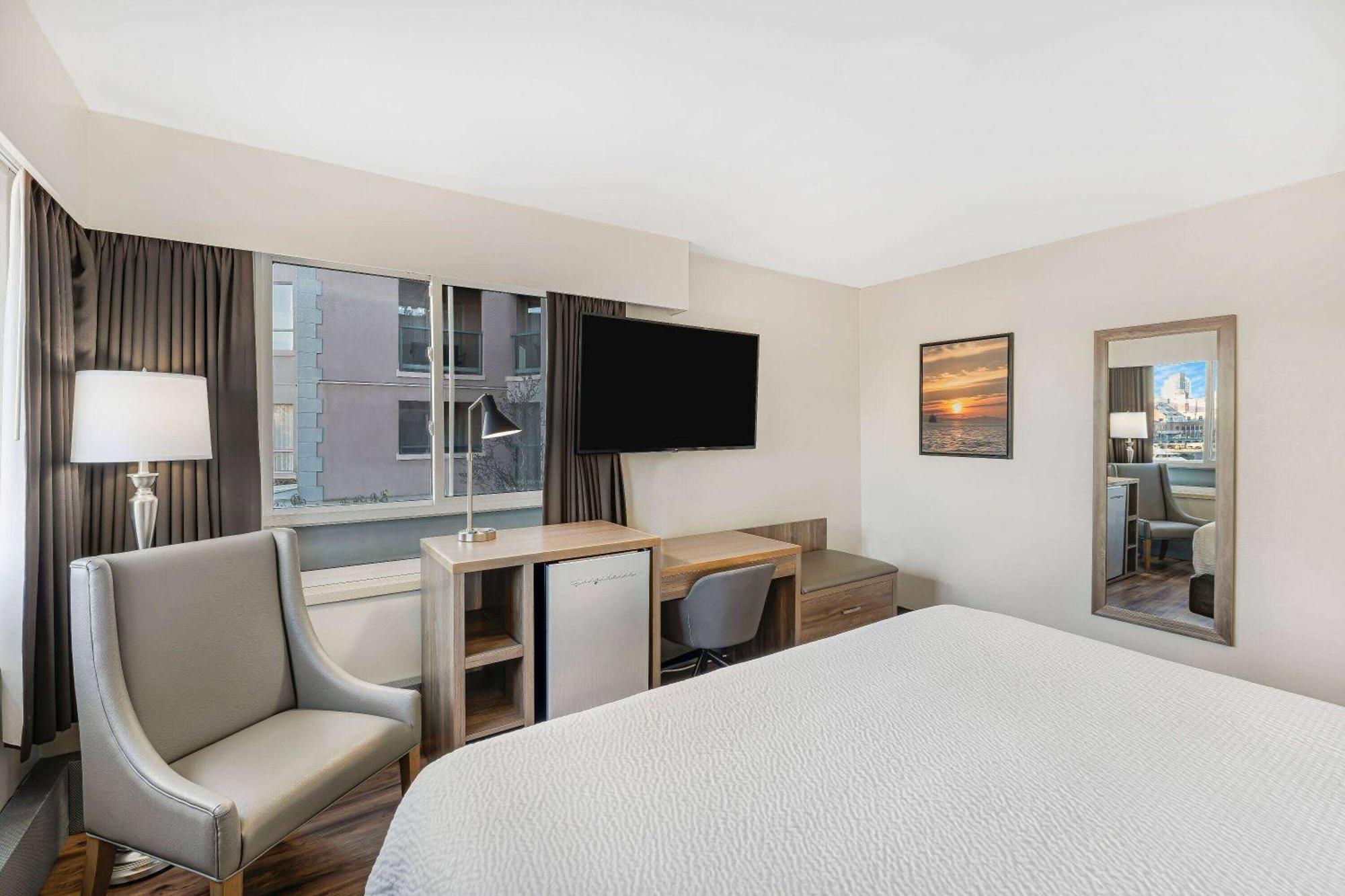 Hotel Days By Wyndham On The Harbour Victoria
