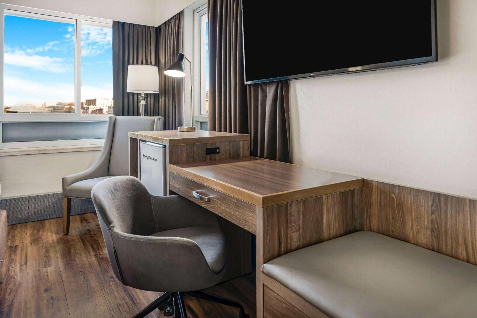Days By Wyndham On The Harbour 3* Victoria