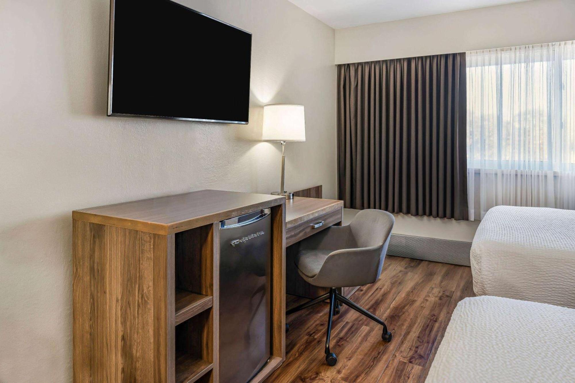 Hotel Days By Wyndham On The Harbour