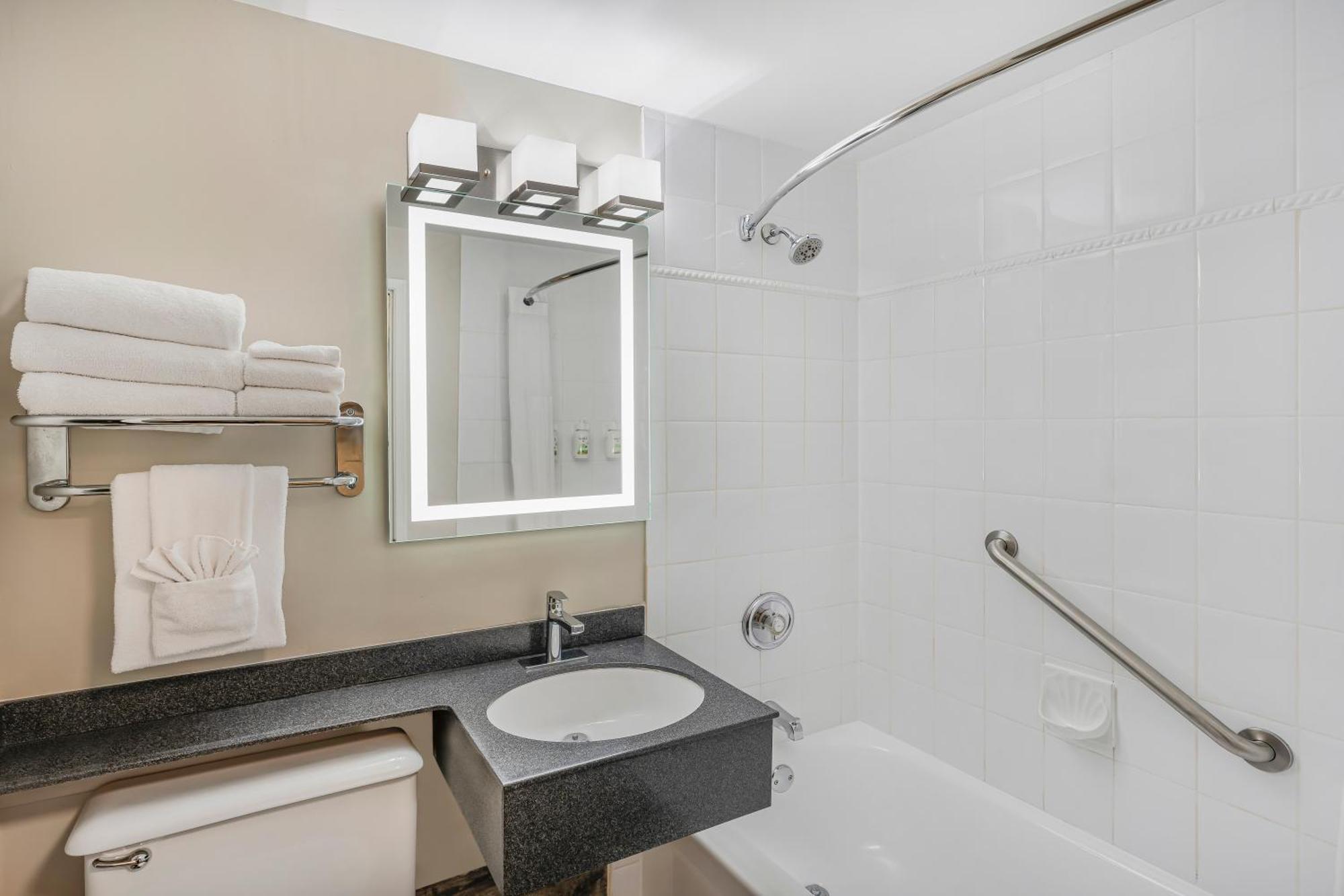 Days By Wyndham On The Harbour 3* Victoria